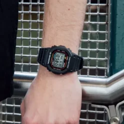 Casio 200 m)-G-Shock - DW-5600RL-1ER
