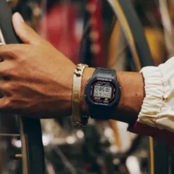 Casio 200 m)-G-Shock - DW-5600RL-1ER