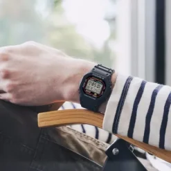 Casio 200 m)-G-Shock - DW-5600RL-1ER