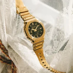 Casio 200 m)-G-Shock - GM-2100YMG-9AER