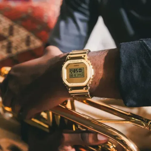 Casio 200 m)-G-Shock - GM-5600YMG-9ER